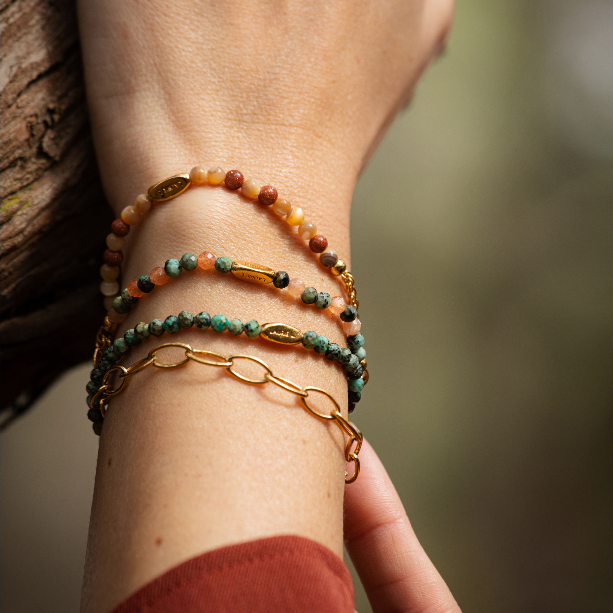Bracelet or et pierres naturelles sans fermoir