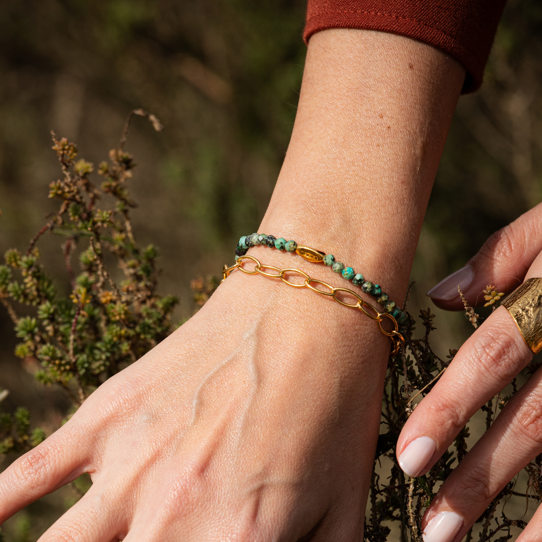 Bracelet or et pierres naturelles sans fermoir