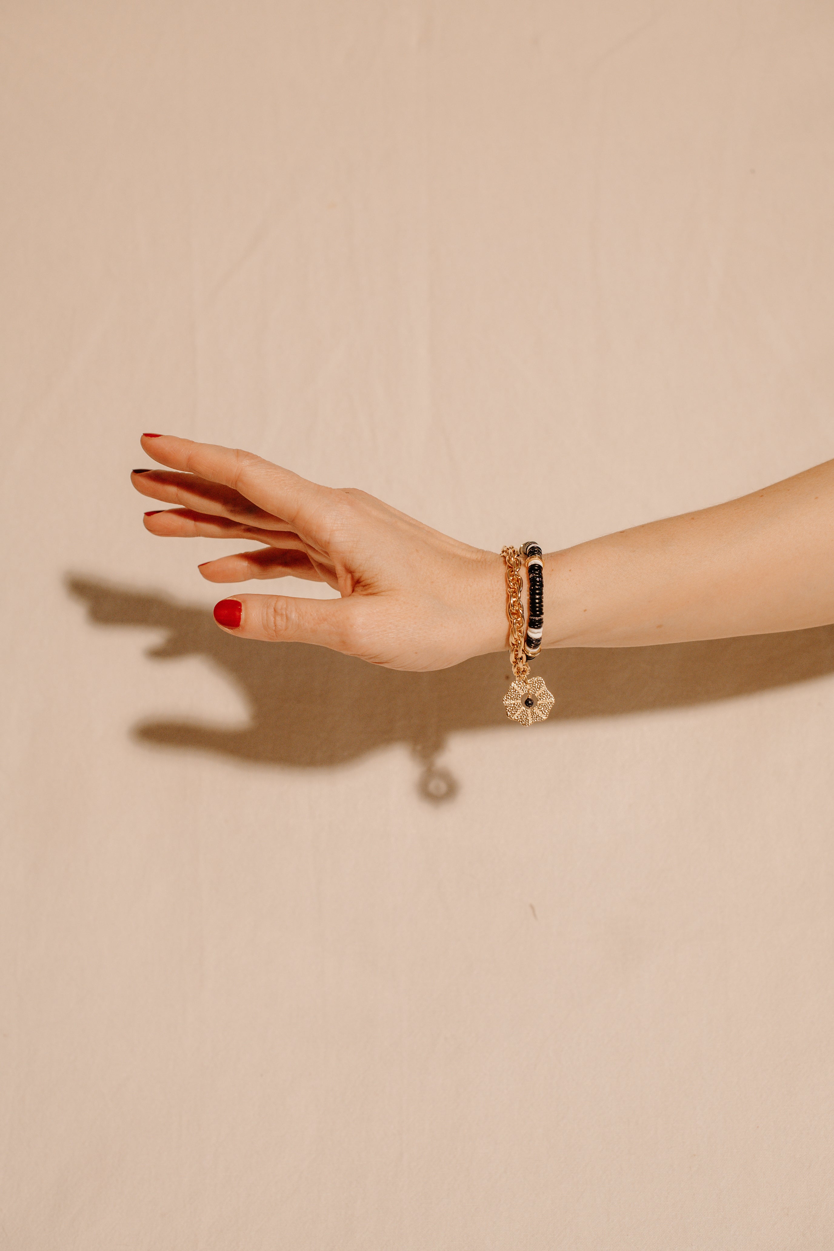 Bracelet de marque de bijoux LAURIE L. façonnés en France dans l'atelier de la marque.