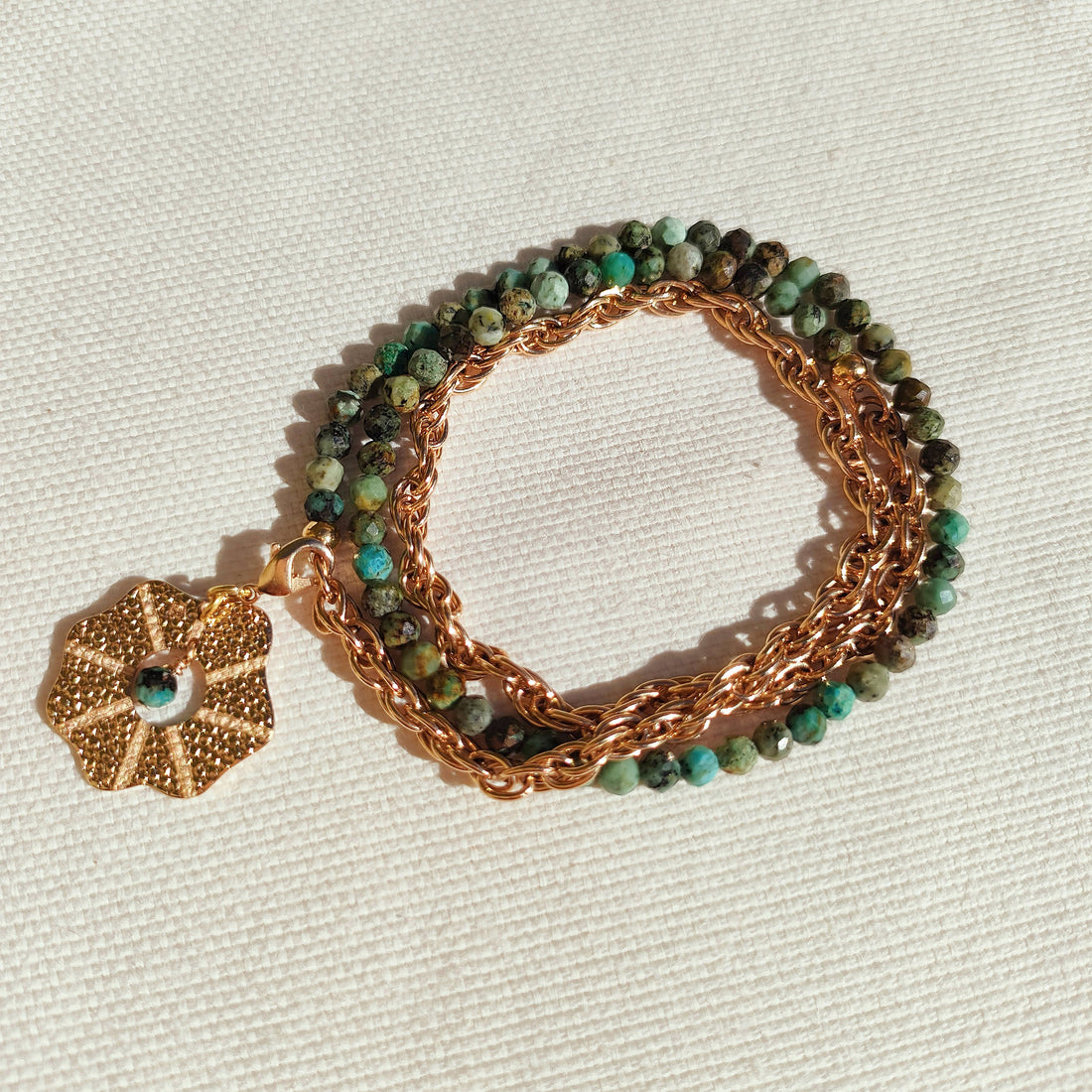 Bracelet collier sans fermoir plaqué or et pierres naturelles Laurie L.