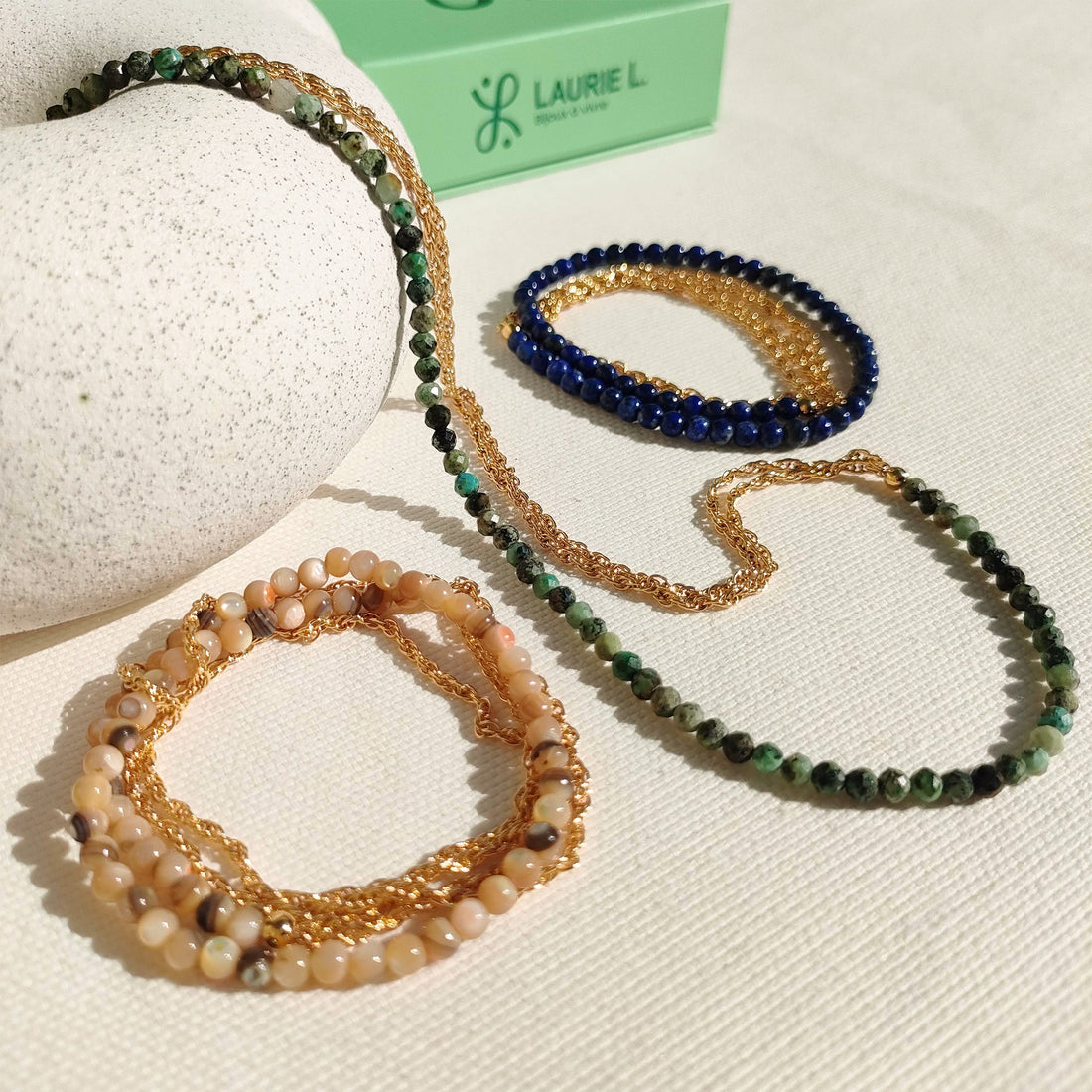 Bracelet collier sans fermoir plaqué Or et turquoise Laurie L.