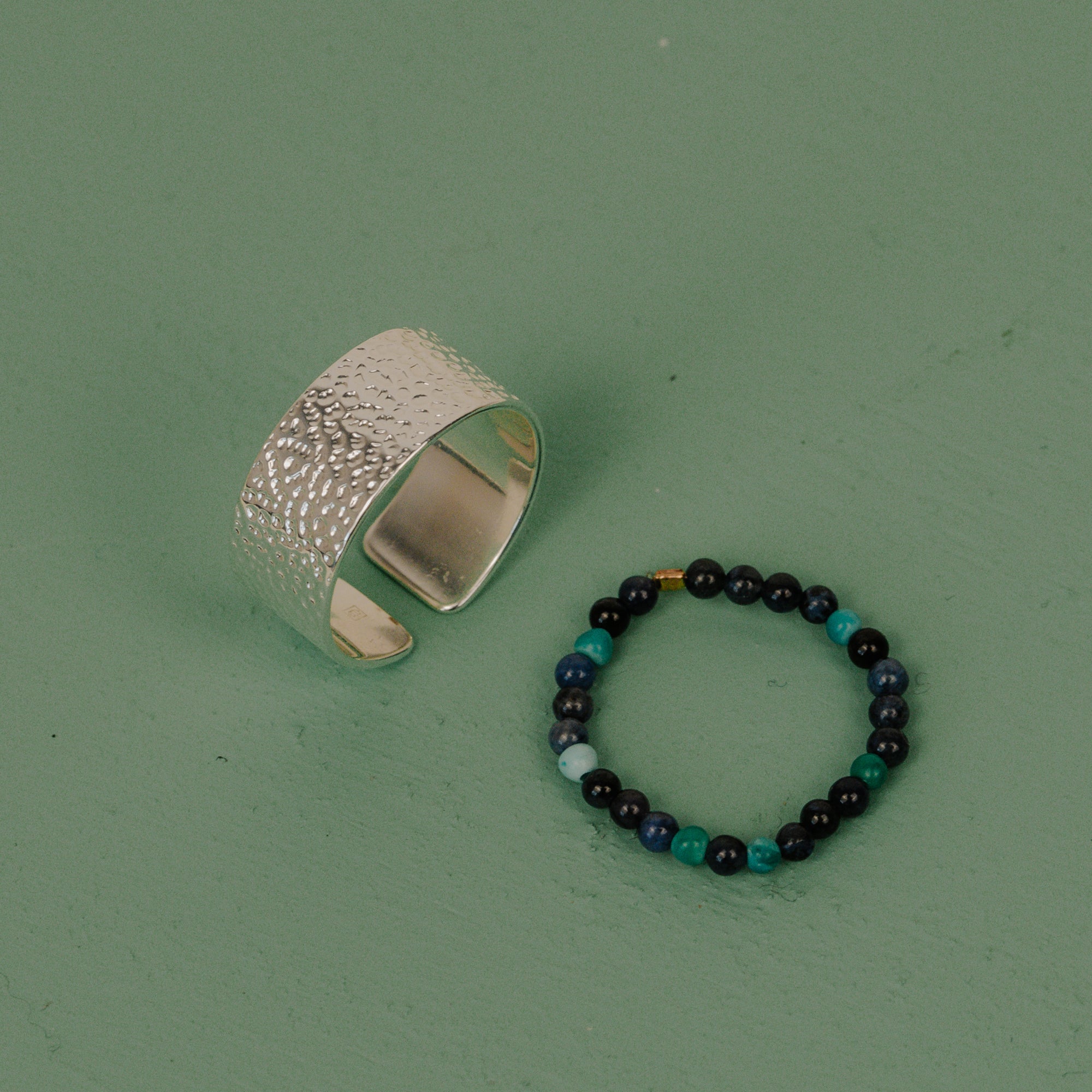 Bague réglable et ajustable plaqué or ou argent et perles LAURIE L.
