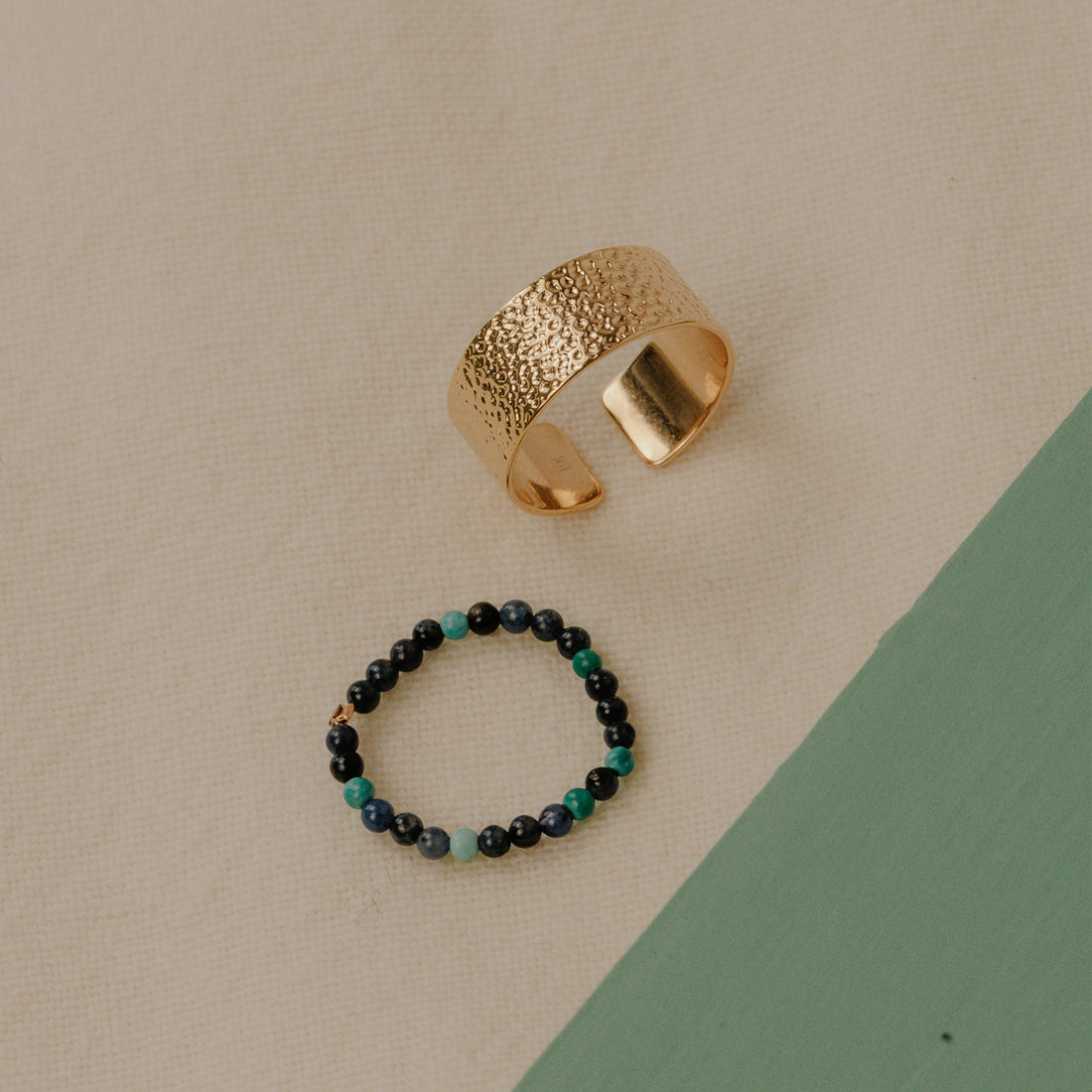 Bague réglable et ajustable plaqué or ou argent et perles LAURIE L.