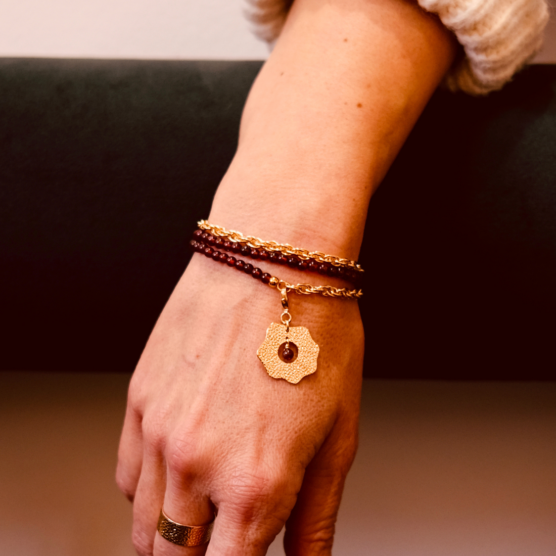 Bracelet sans fermoir plaqué Or pierre GRENAT naturel