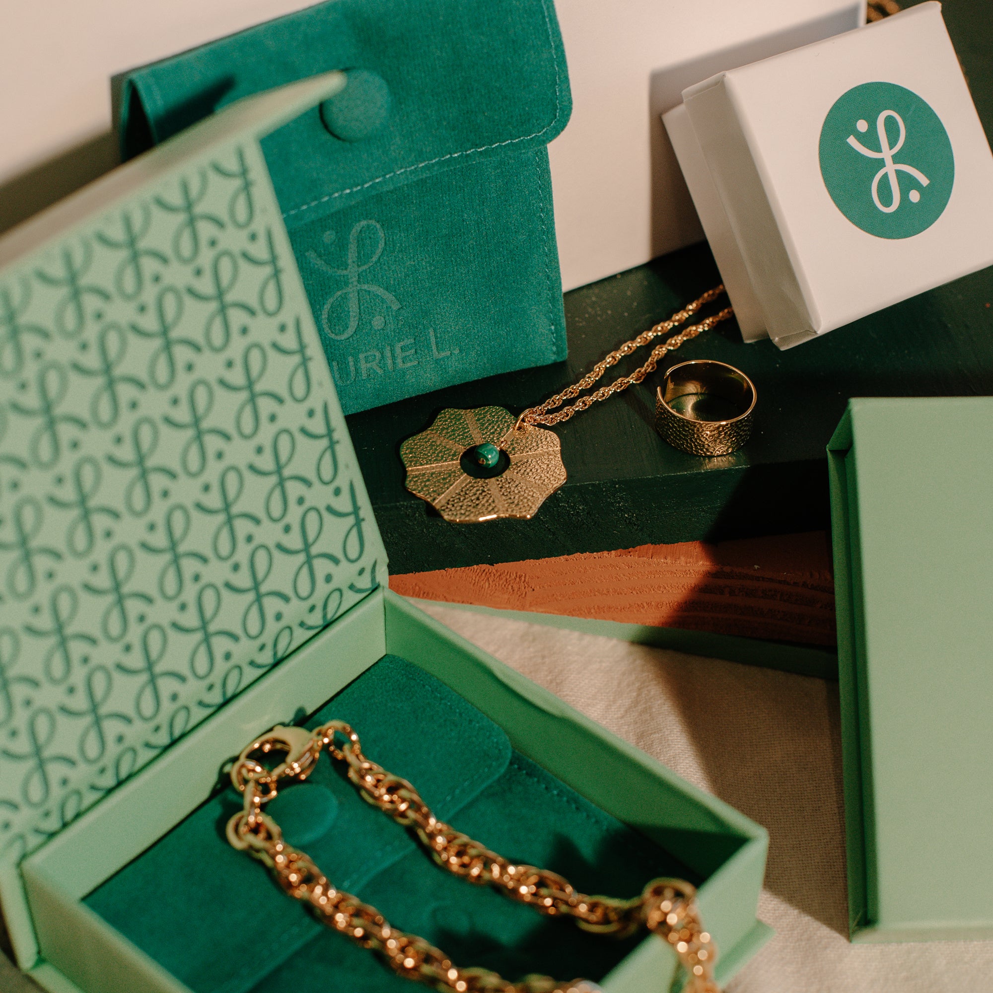 La FAQ de la marque de bijoux LAURIE L. 